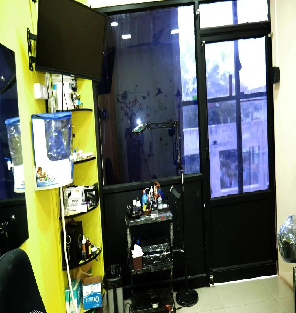13-year-old Tattoo And Piercing Shop For Sale In Tirunelveli-SL013259-2