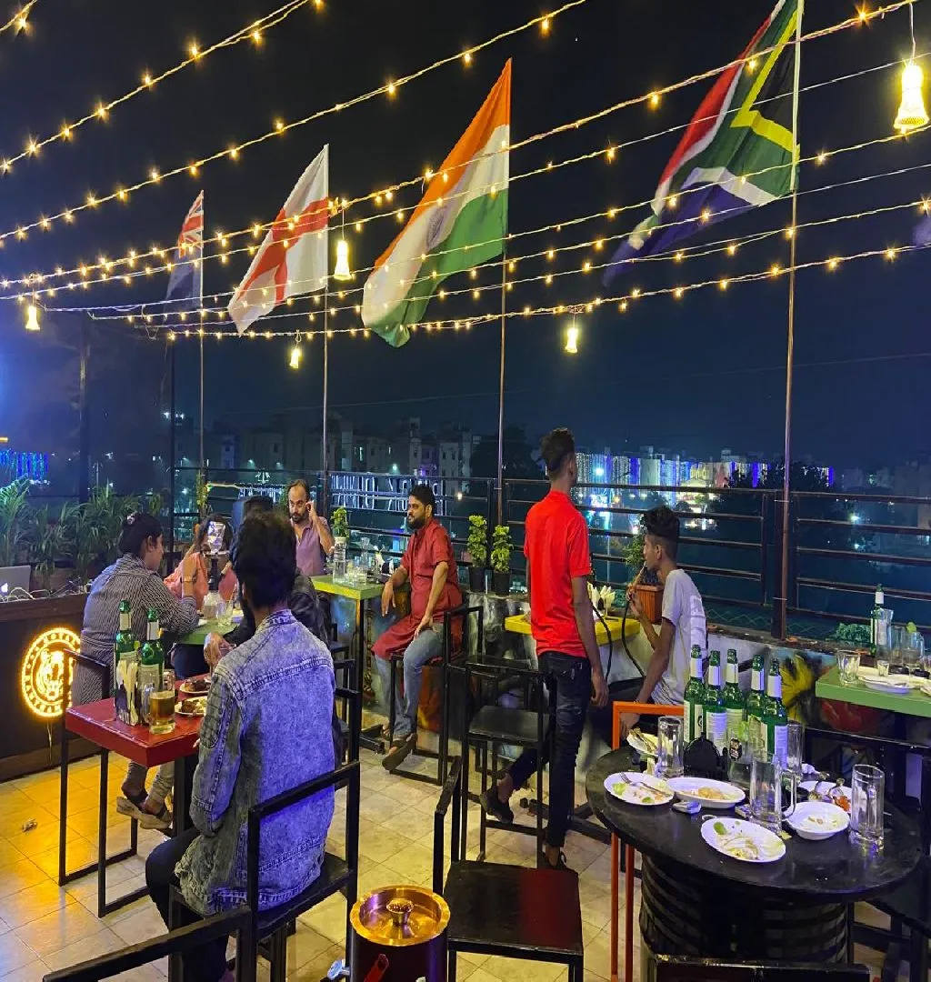 Restaurant Cum Bar For Sale/Raising Funds In Kolkata-SL017502-9