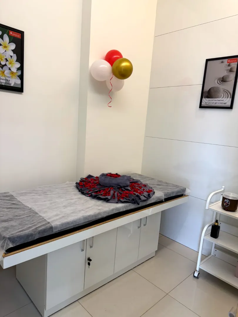 Unisex Franchise Salon For Sale In Pune-SL024564-1