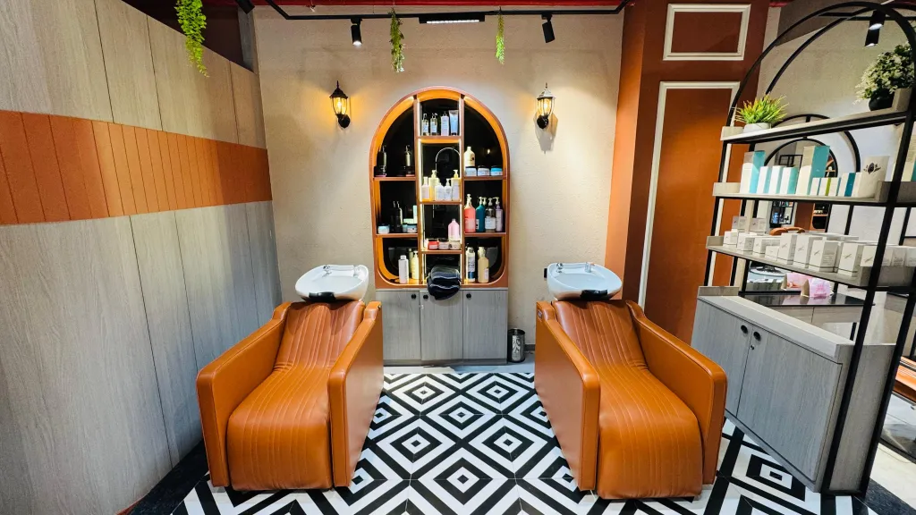 Premium Salon & Beauty Lounge For Sale In Ahmedabad-SL024931-1