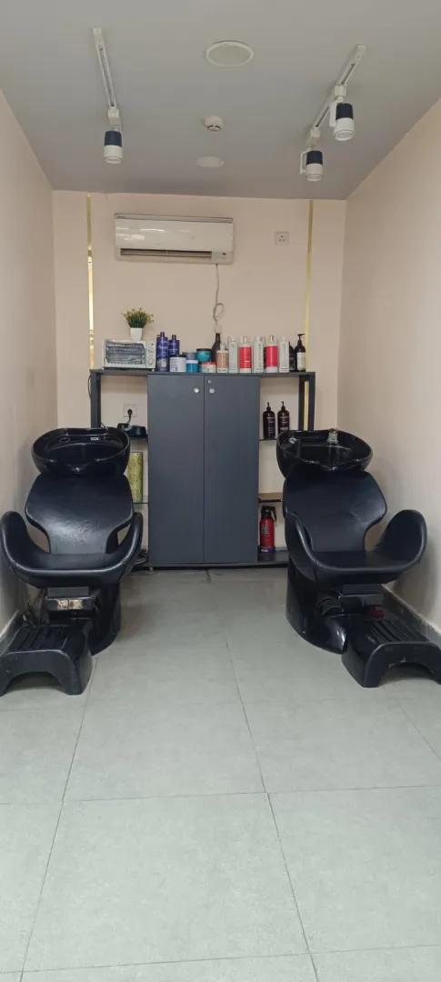 Running Women Salon Business For Sale In Lucknow-SL025823-2