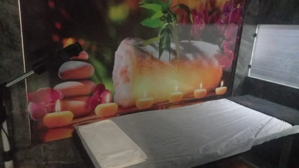 Well-Established Unisex Salon & Spa For Sale In Bangalore-SL026221-1