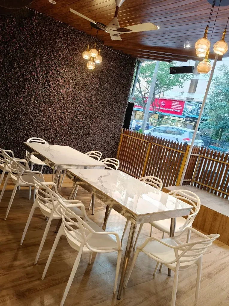 Running Cafe & Fast Food Business Raising Funds In Mumbai-SL026940-1