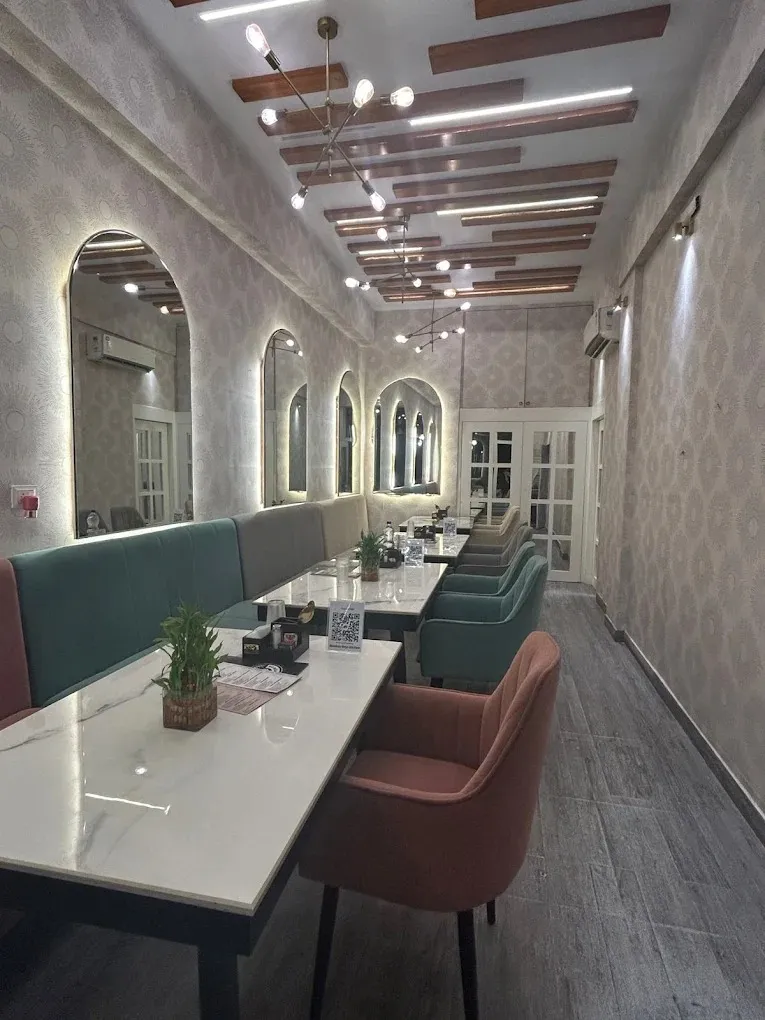 Running Cafe & Fast Food Business Raising Funds In Mumbai-SL026940-2