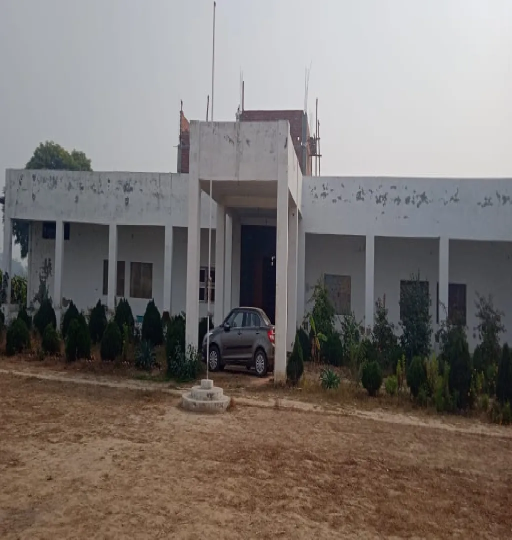 Running State Board School For Sale In Mathura