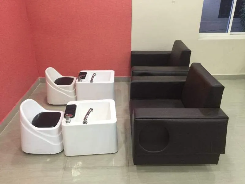 Unisex Salon and Beauty Parlour for Sale in Hyderabad-SL005994-3